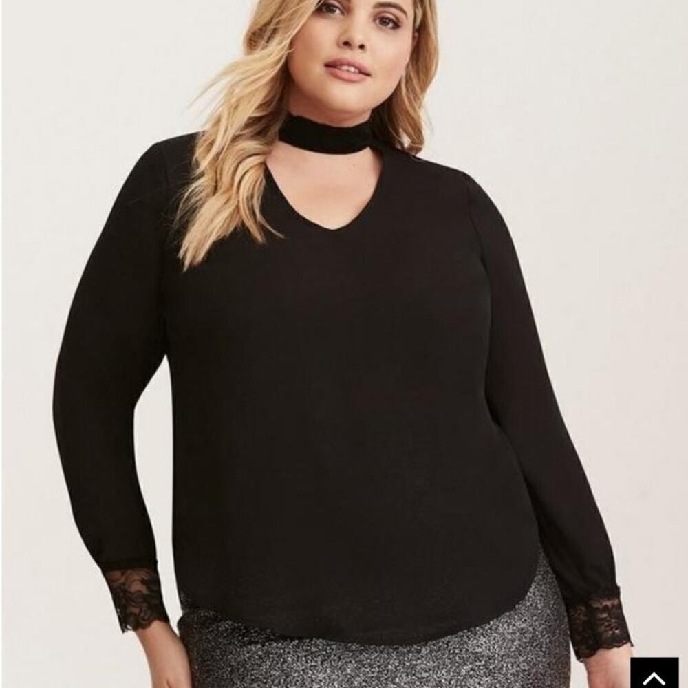 Torrid Georgette lace trimmed mock neck keyhole blouse sz 3